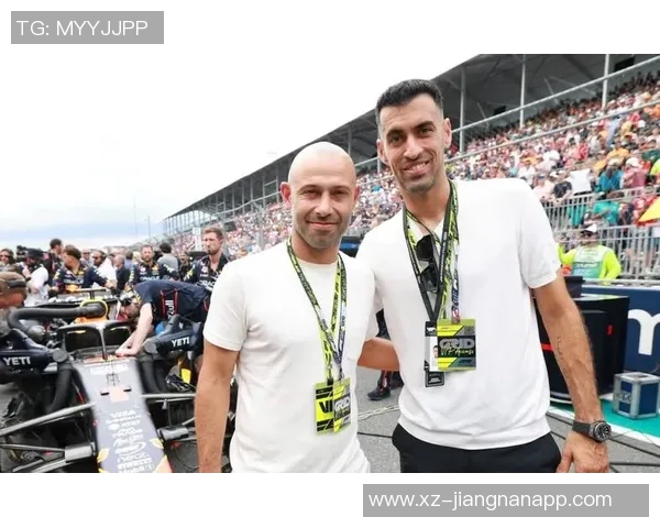 布斯克茨携妻儿共庆退役仪式迈阿密球迷齐聚致敬 布斯克茨携妻儿共庆退役仪式迈阿密球迷齐聚致敬