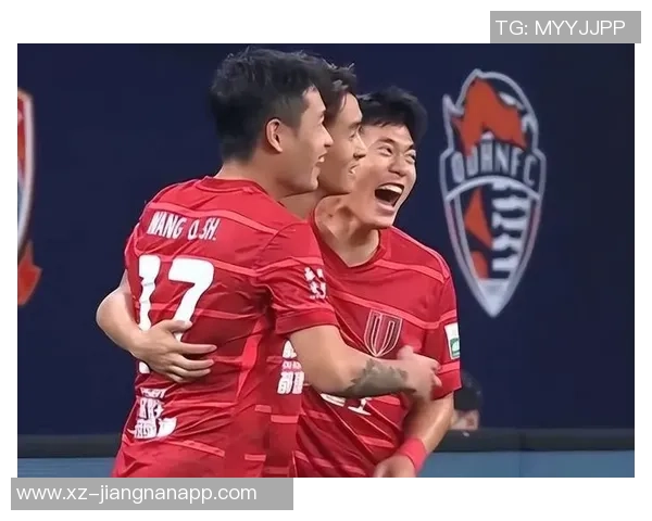 亚足联对蓉城处以3000美元罚款因球迷向蔚山球员投掷水瓶事件 亚足联对蓉城处以3000美元罚款因球迷向蔚山球员投掷水瓶事件