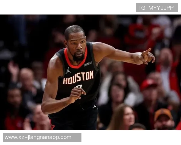 杜兰特称赞谢泼德训练营表现称其侵略性提升球队整体水平 杜兰特称赞谢泼德训练营表现称其侵略性提升球队整体水平